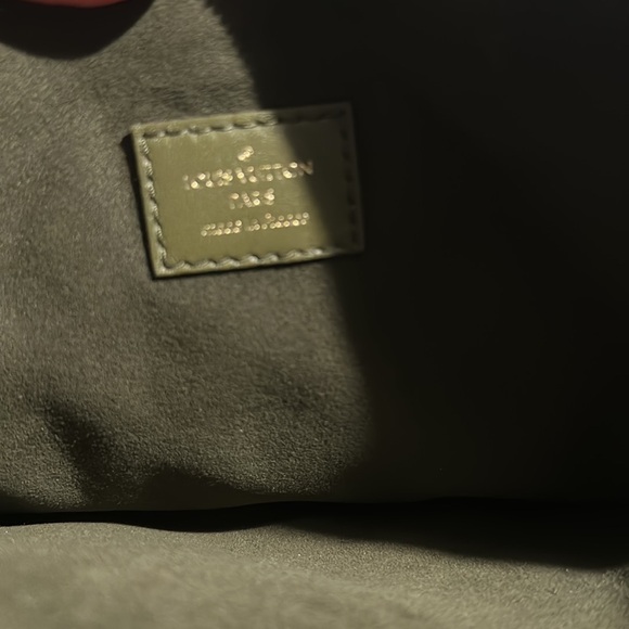 Louis Vuitton Coussin MM - Picture 3 of 16